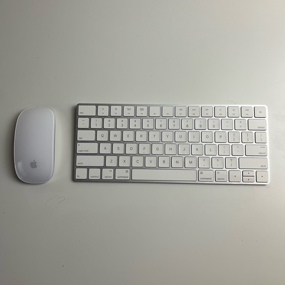 Apple Other - Apple Magic Keyboard and Mouse Combo - Silver and White